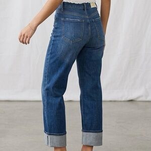 TGLA by Francesca’s Cuffed Crop Jeans 🔅